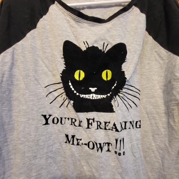 Women's Long sleeve HALLOWEEN T-SHIRT "YOU'RE FREAKING ME-OWT!!!!" SIZE XL - Picture 1 of 4